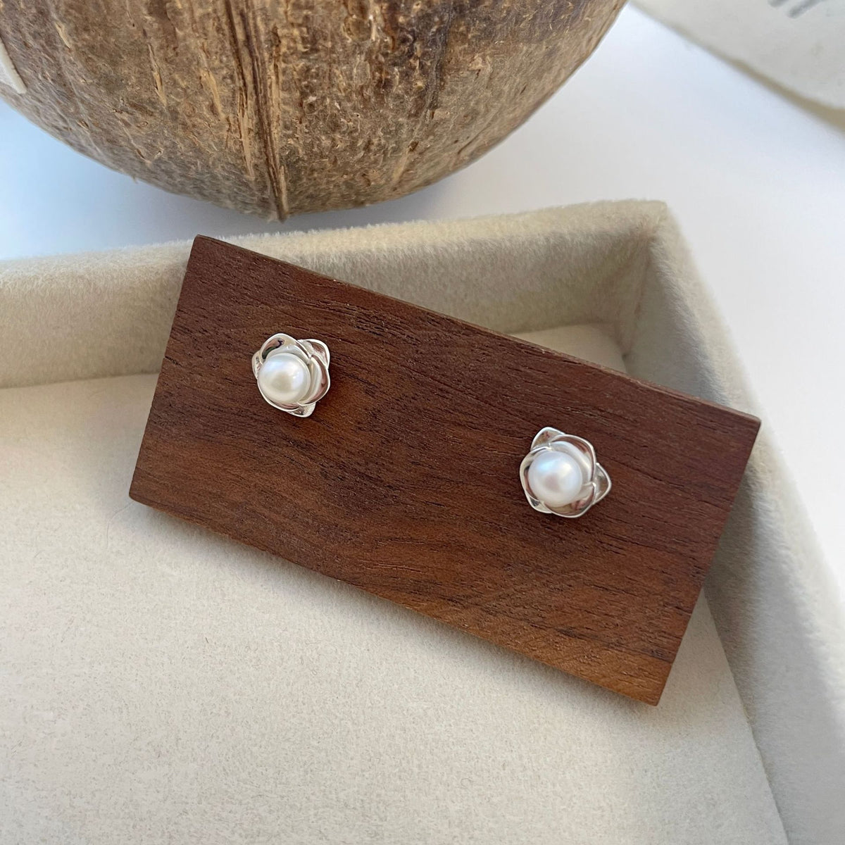 925 sterling silver freshwater pearl earrings - silvery