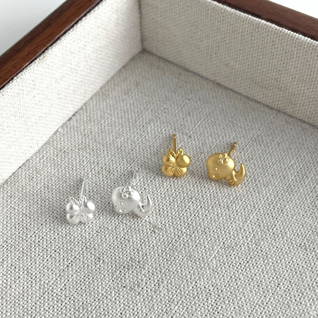 S925 sterling silver asymmetrical zodiac snake earrings