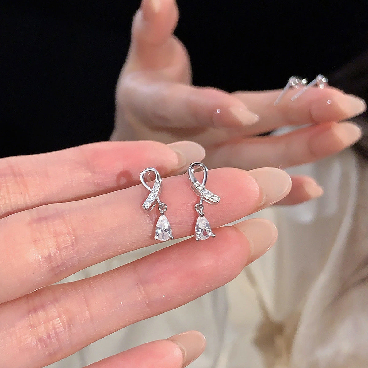 925 sterling silver water droplet shaped zircon earrings