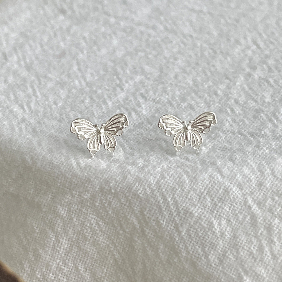 S925 sterling silver butterfly shaped earrings - silvery