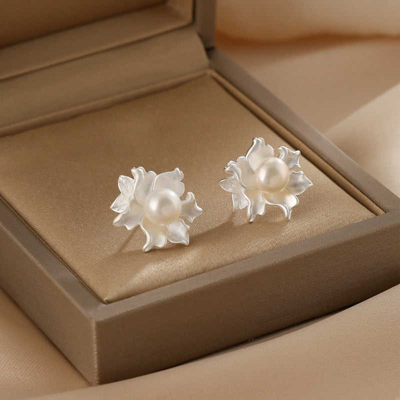 S925 sterling silver freshwater pearl flower earrings - silvery