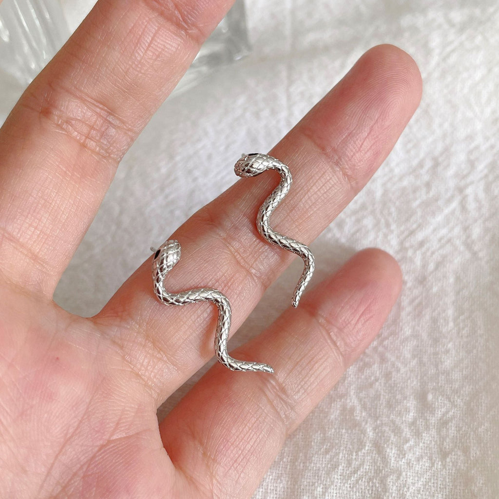 S925 sterling silver snake shaped earrings