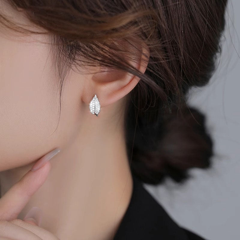 999 Silver Leaf Ear Buckle - Silvery