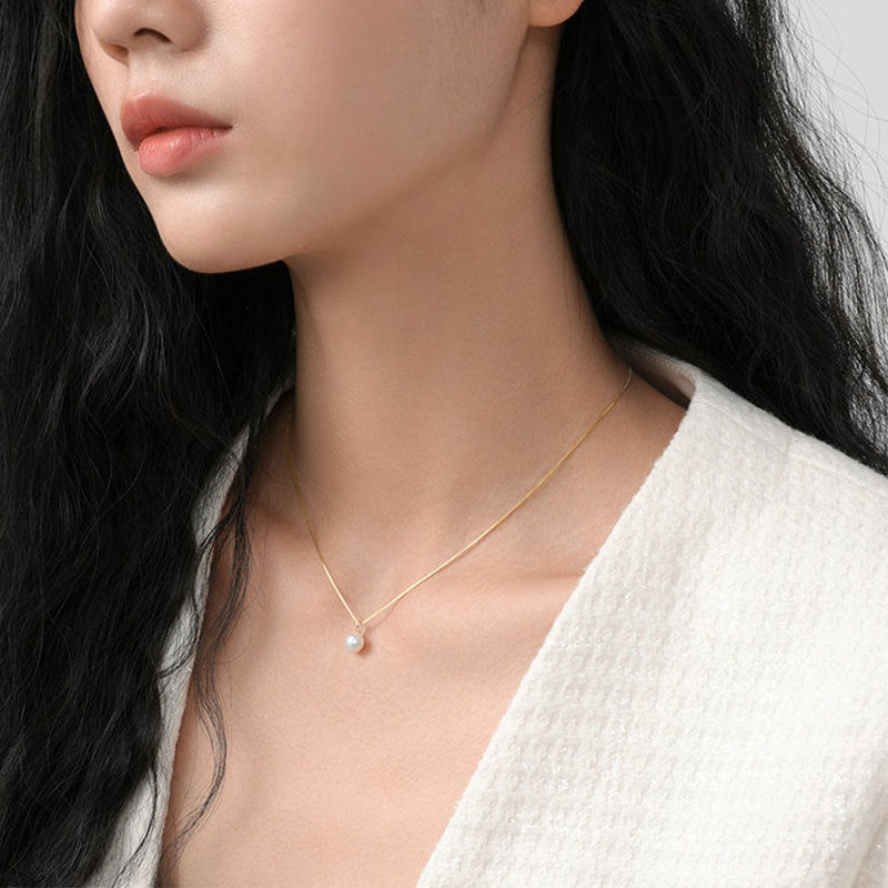 Imitation pearl necklace