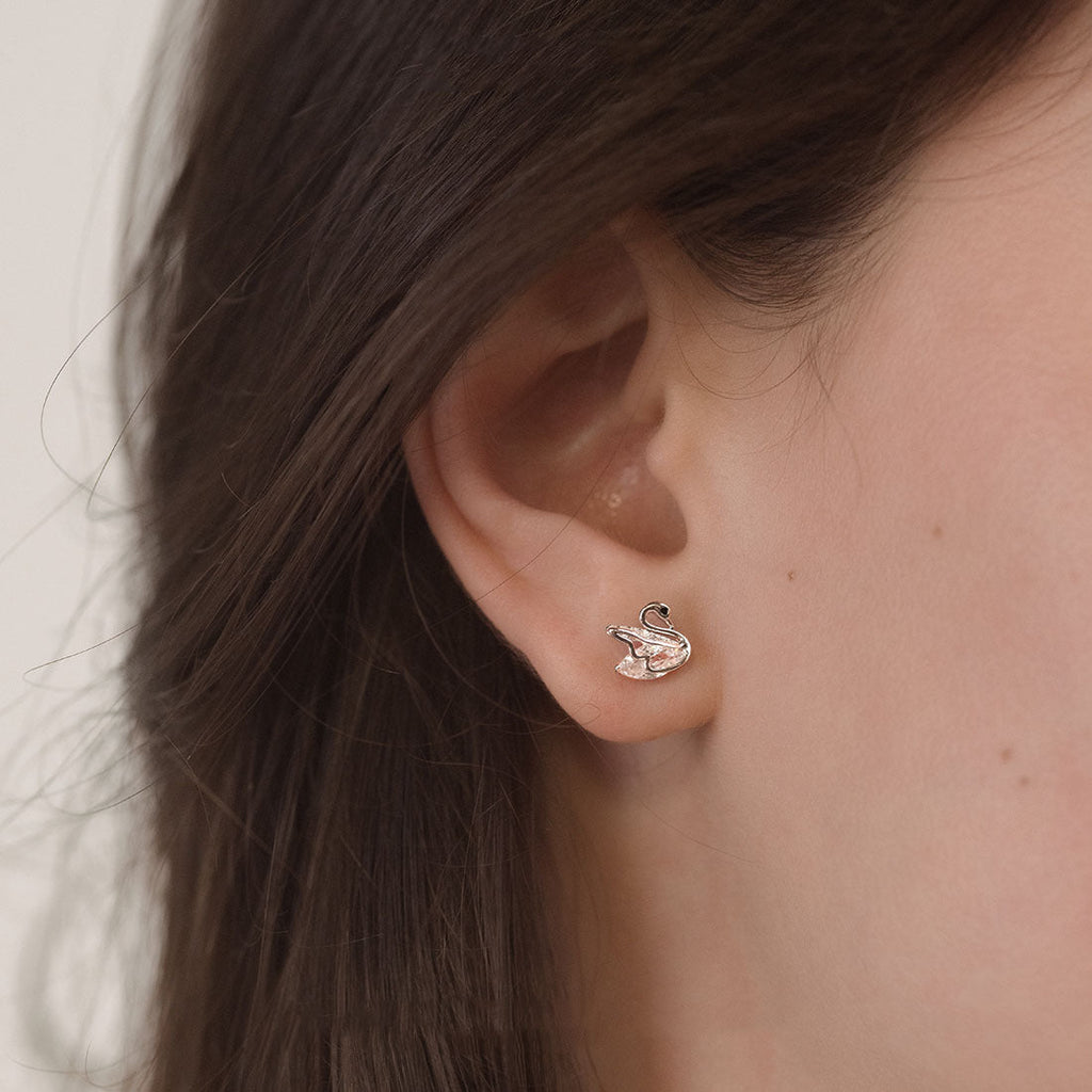 925 sterling silver swan shaped earrings