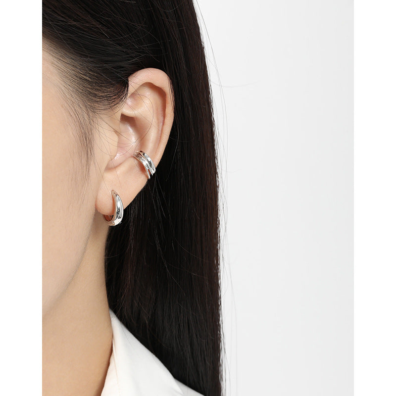 Chunky Teardrop Huggie Earrings – detail view 3