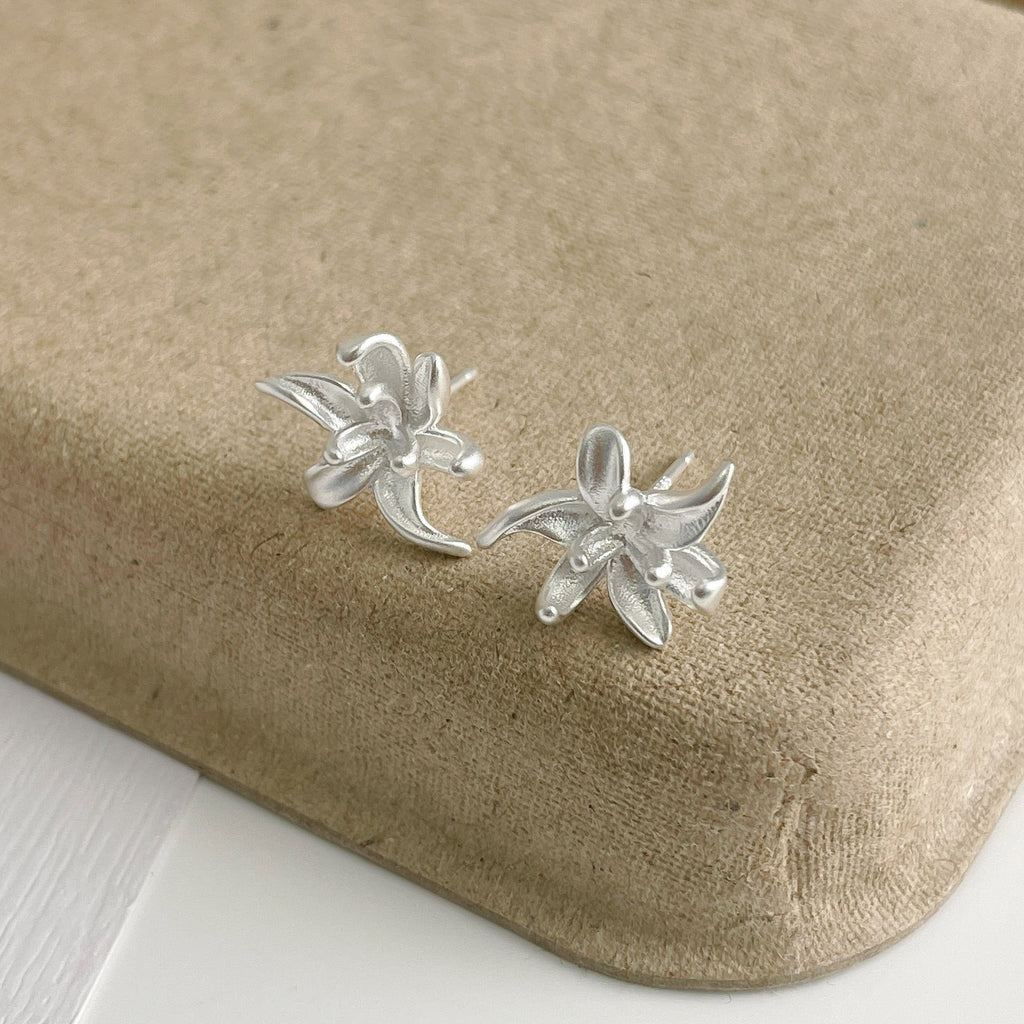 S925 sterling silver iris earrings - silvery