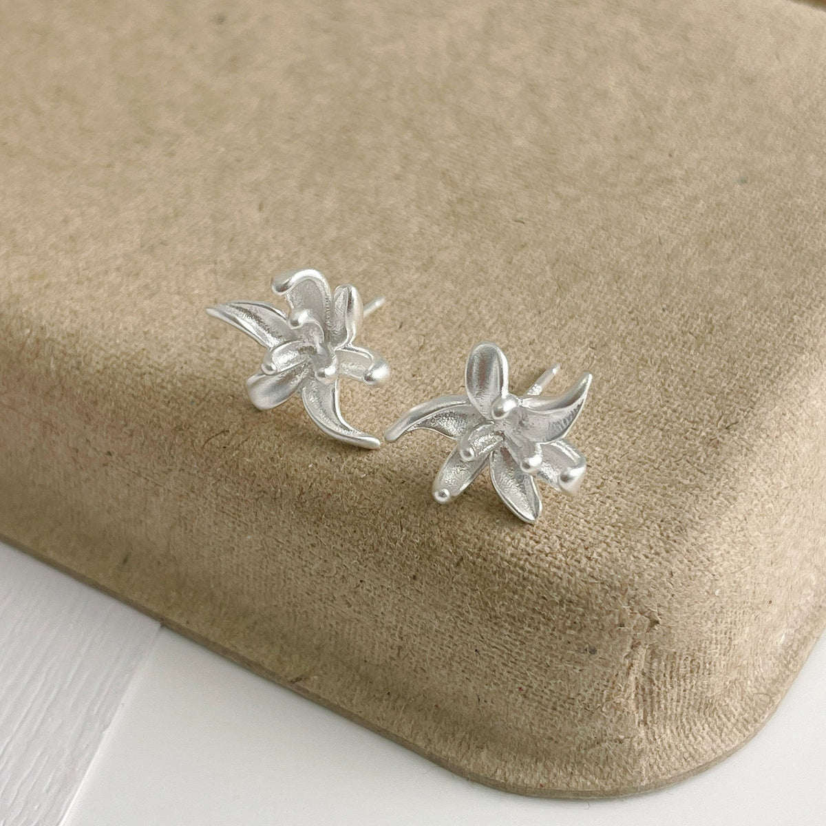 S925 sterling silver iris earrings - silvery