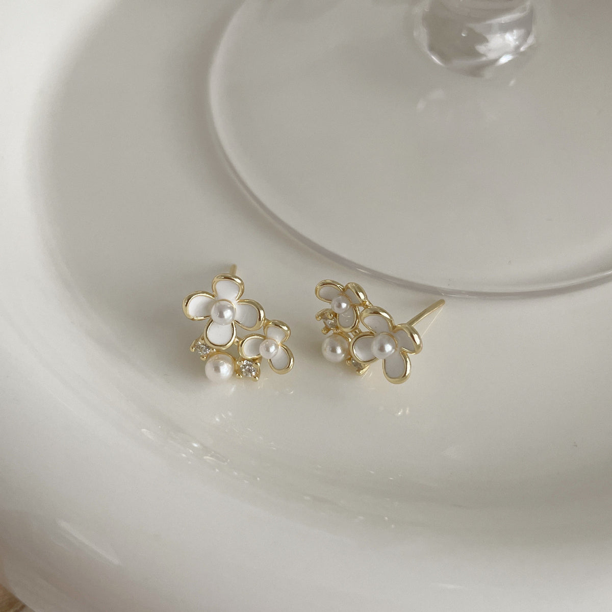 925 sterling silver flower shaped earrings - golden