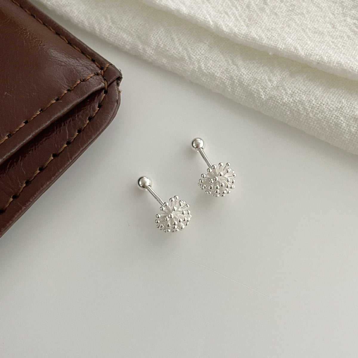 999 Silver Spiral Buckle Earrings - Silvery