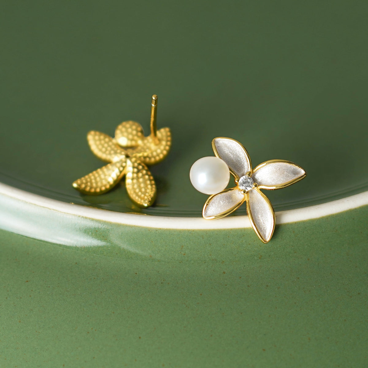 S925 sterling silver freshwater pearl flower earrings - golden