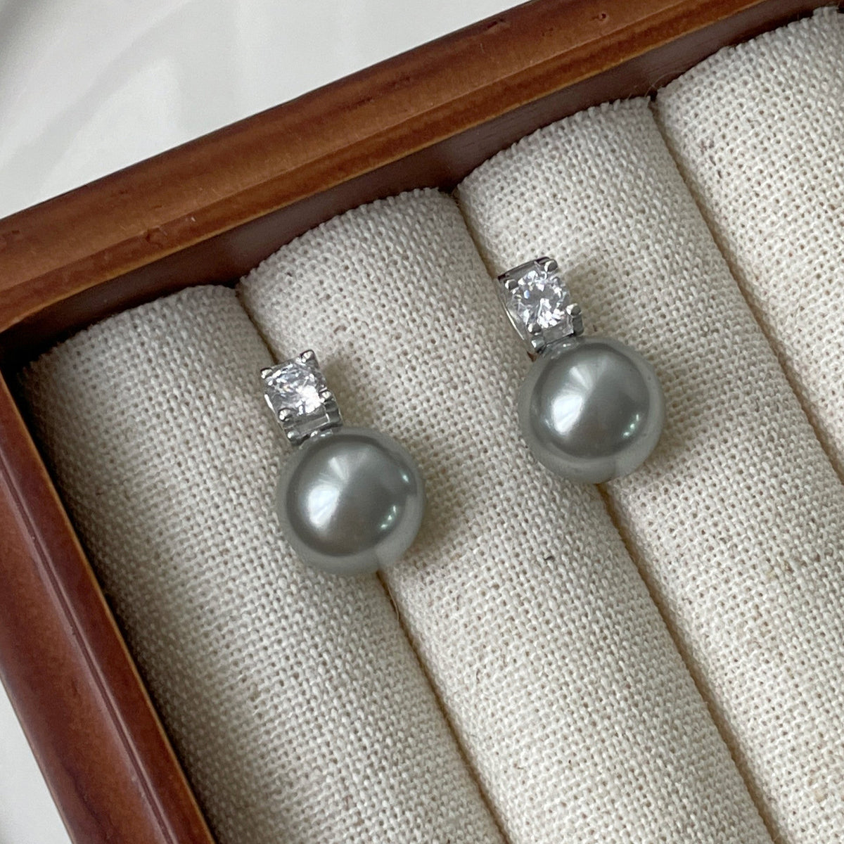 S925 sterling silver pearl earrings - silvery