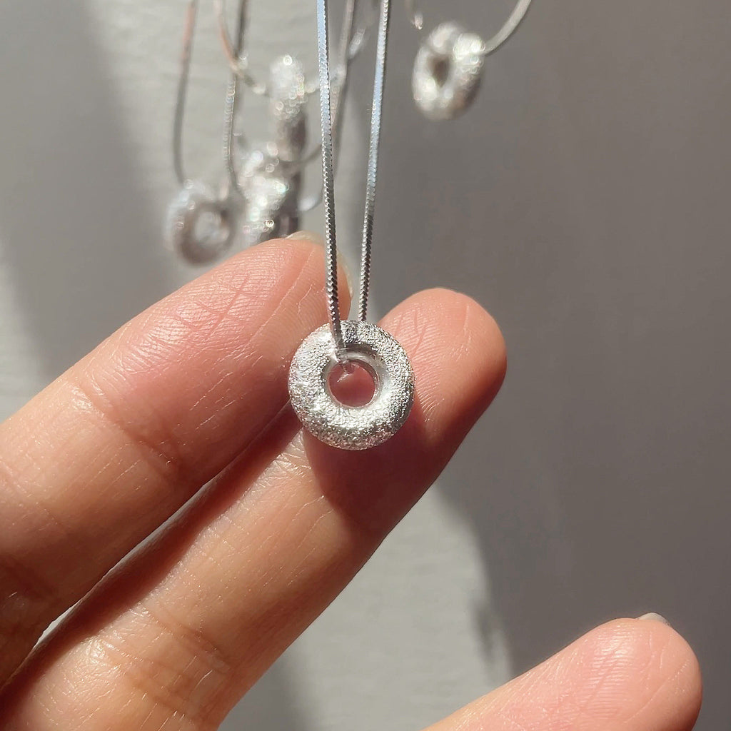 925 sterling silver circle pendant necklace - silvery