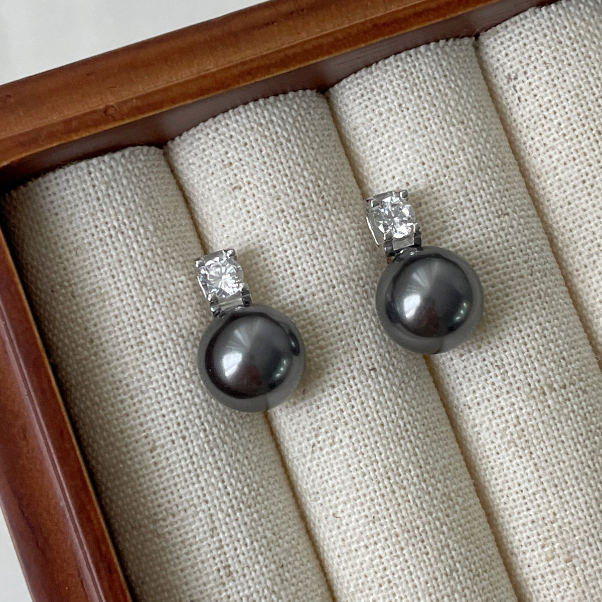 S925 sterling silver pearl earrings - silvery