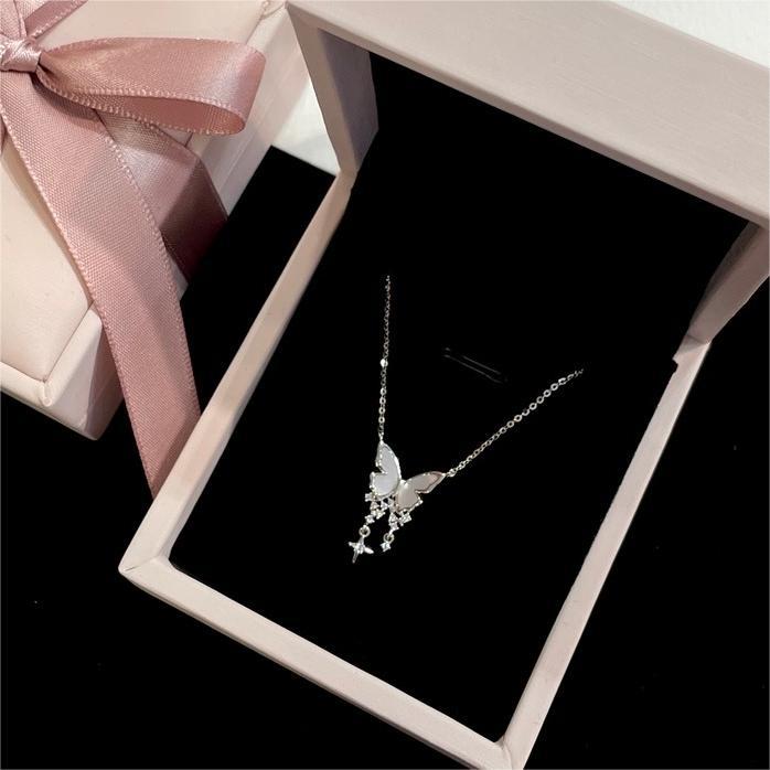 Shell Butterfly Pendant Necklace – detail view 3