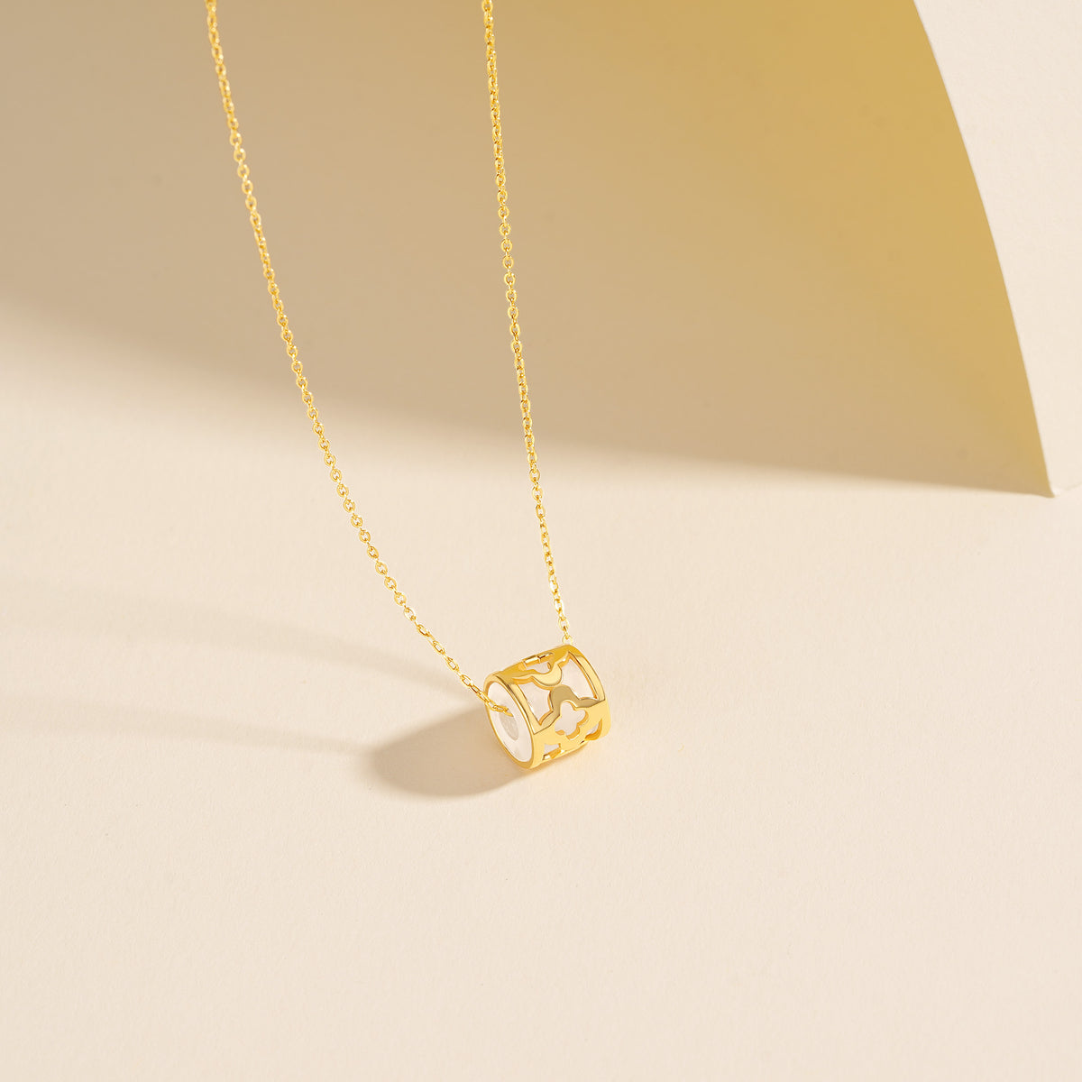 Clover Slim Waist Chalcedony Necklace