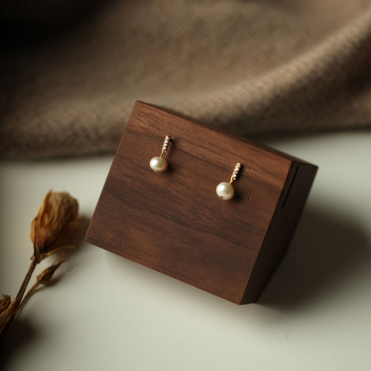 Freshwater Pearl Zircon Earrings – detail view 3