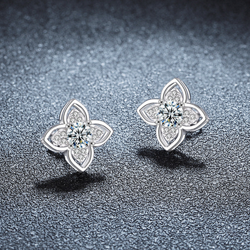 S925 Sterling Silver Simple Four-Leaf Clover Earrings with Moissanite