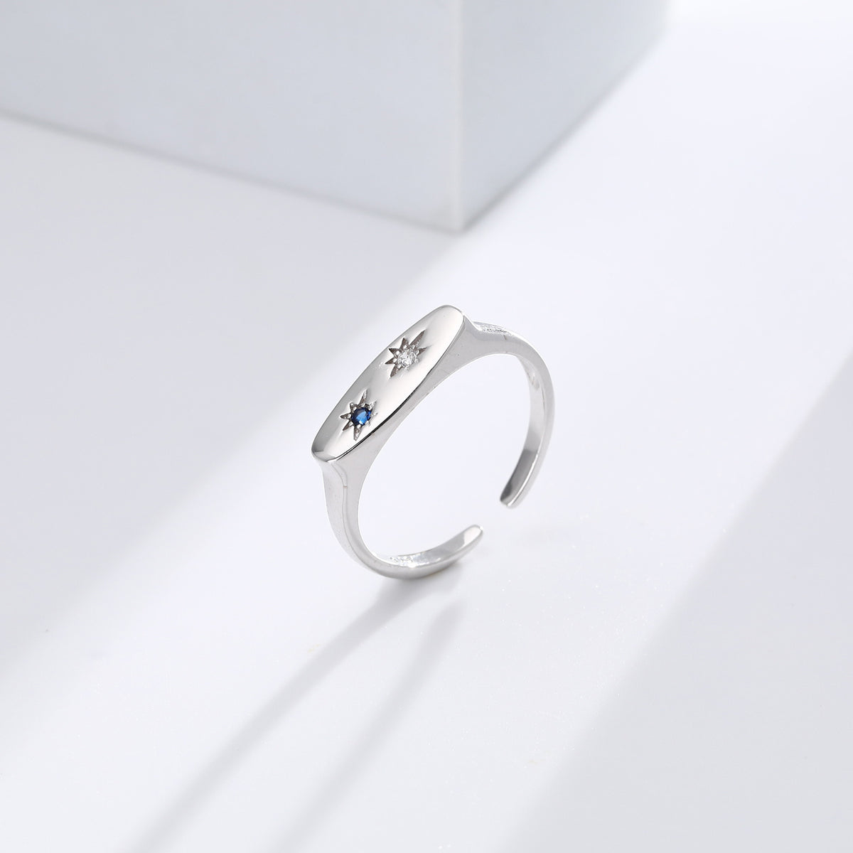 Popular S925 sterling silver rings in Europe and America, featuring niche designs