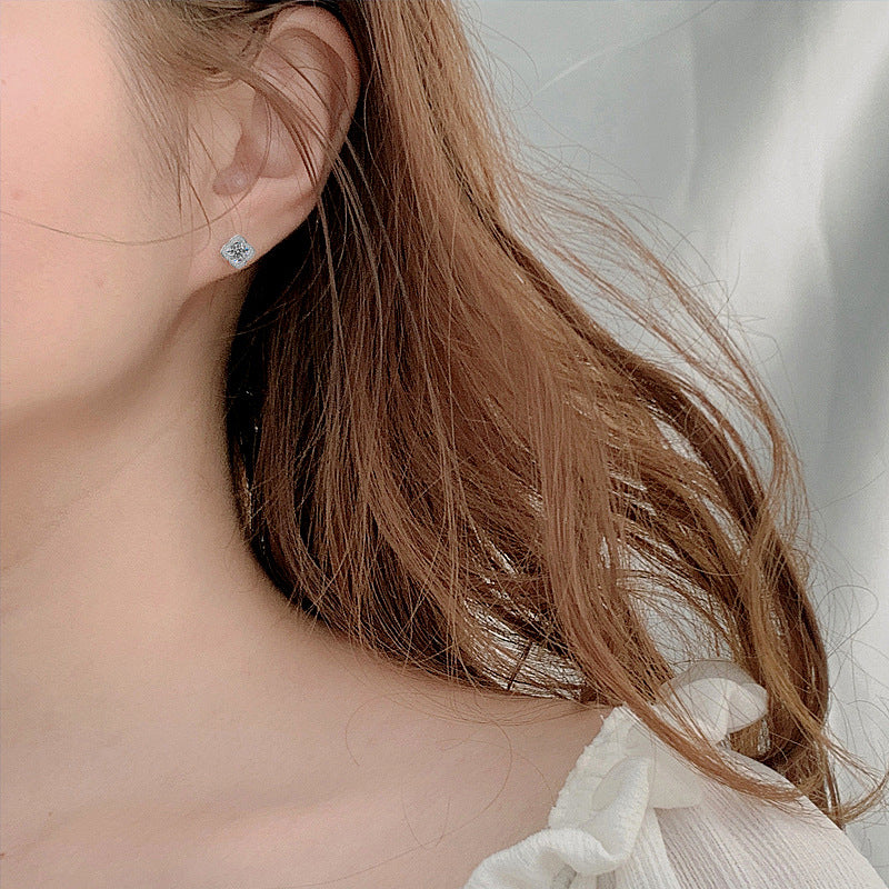 925 sterling silver four-leaf clover inlaid Mosang stone earrings