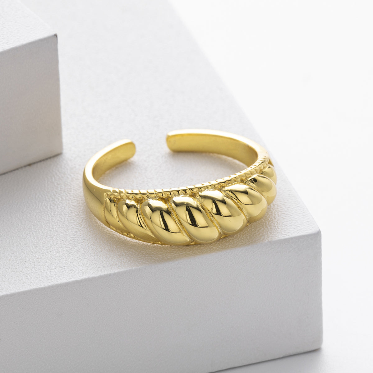 Stylish and simple S925 sterling silver croissant ring