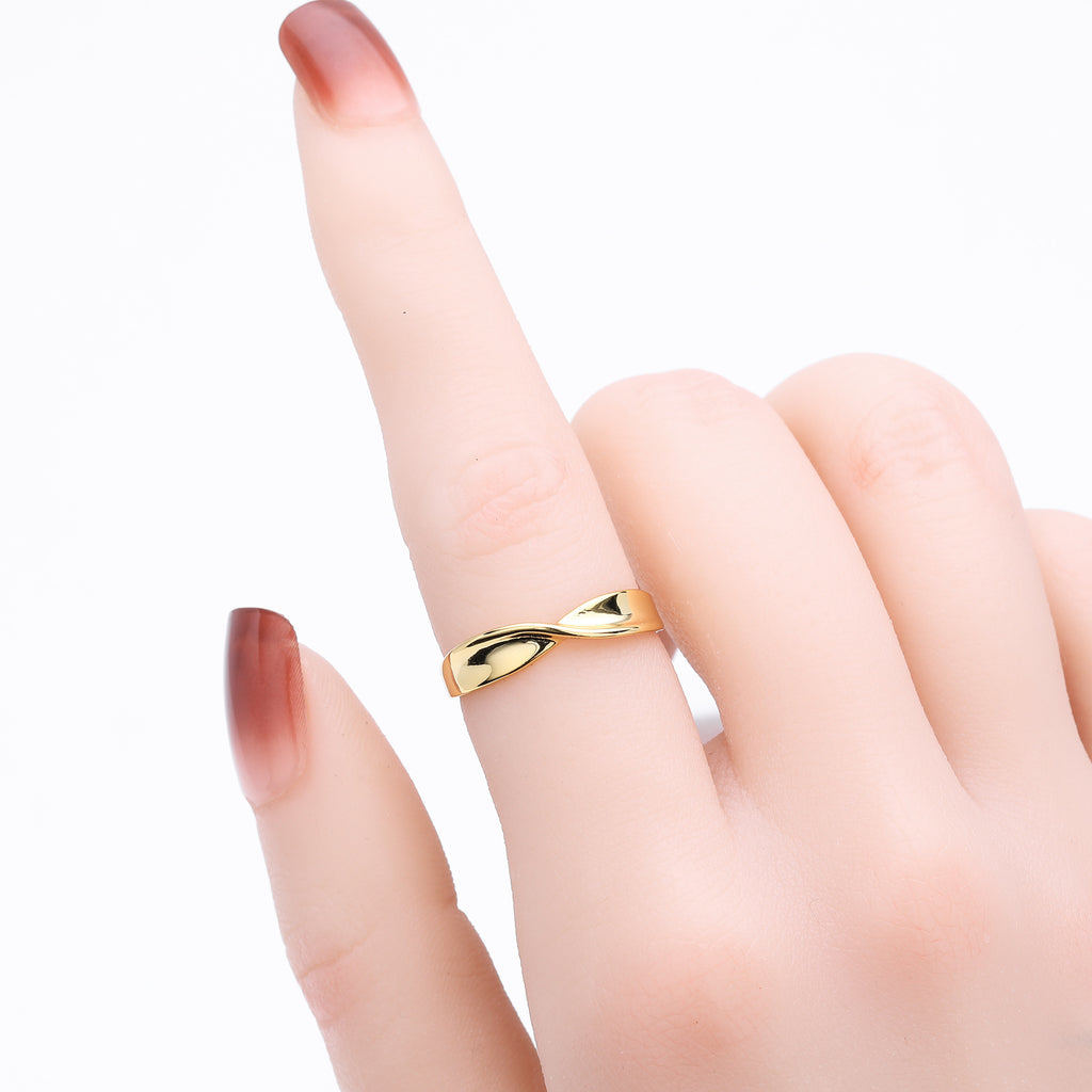 Möbius strip S925 sterling silver ring, fashionable and unique minimalist twisted pattern ring