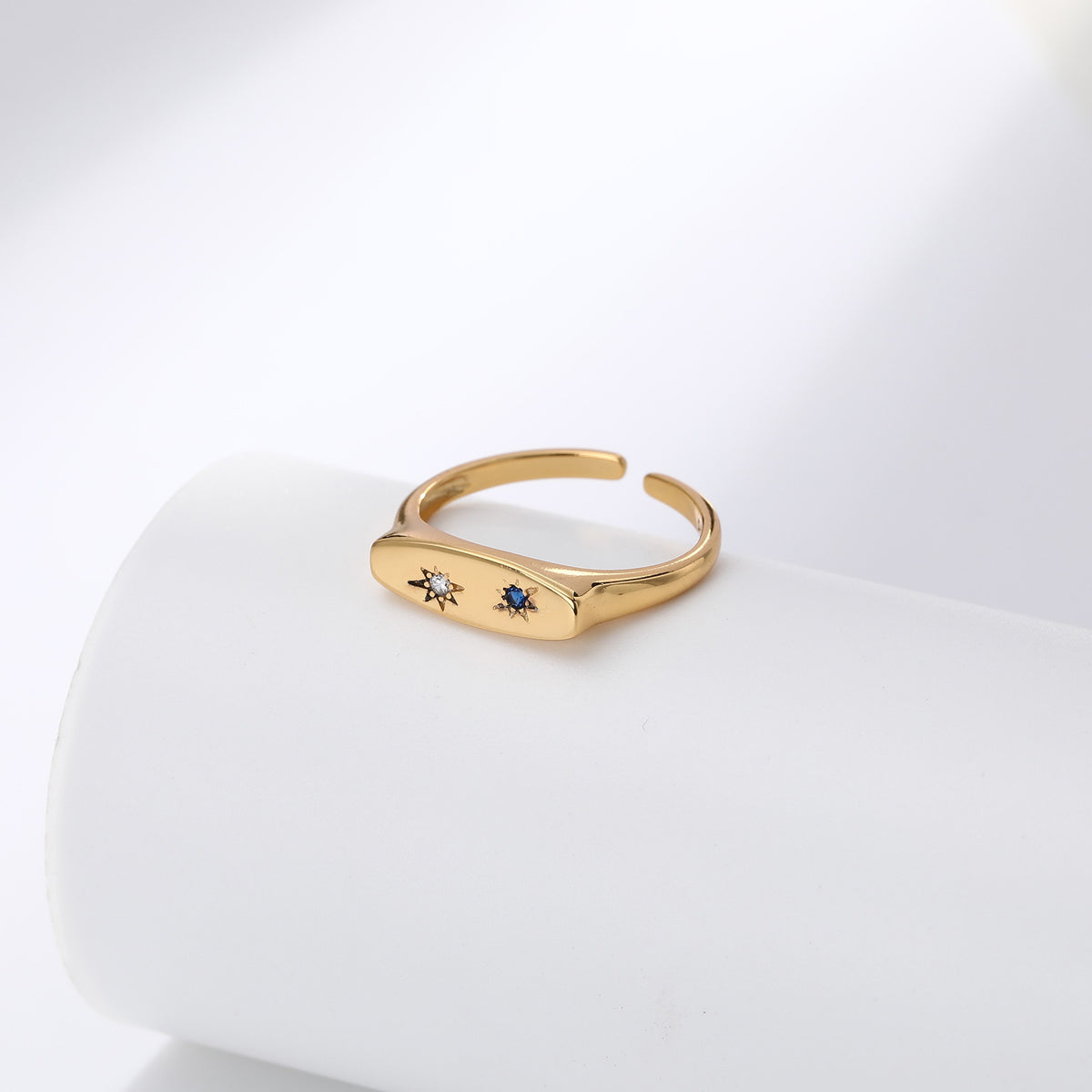 Popular S925 sterling silver rings in Europe and America, featuring niche designs