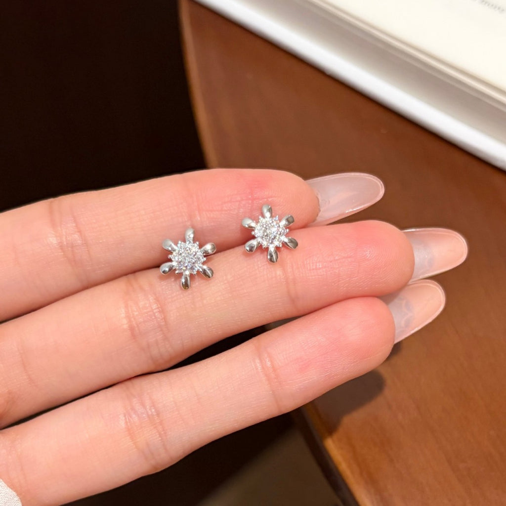 S925 Sterling Silver Metal Petal Moissanite Stud Earrings