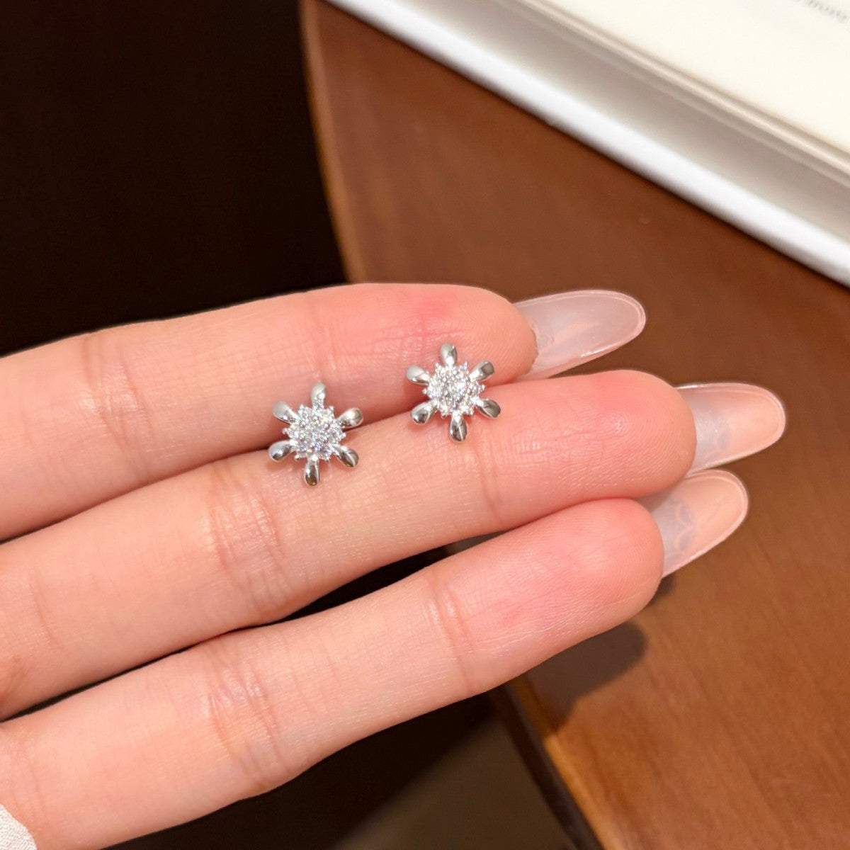 S925 Sterling Silver Metal Petal Moissanite Stud Earrings