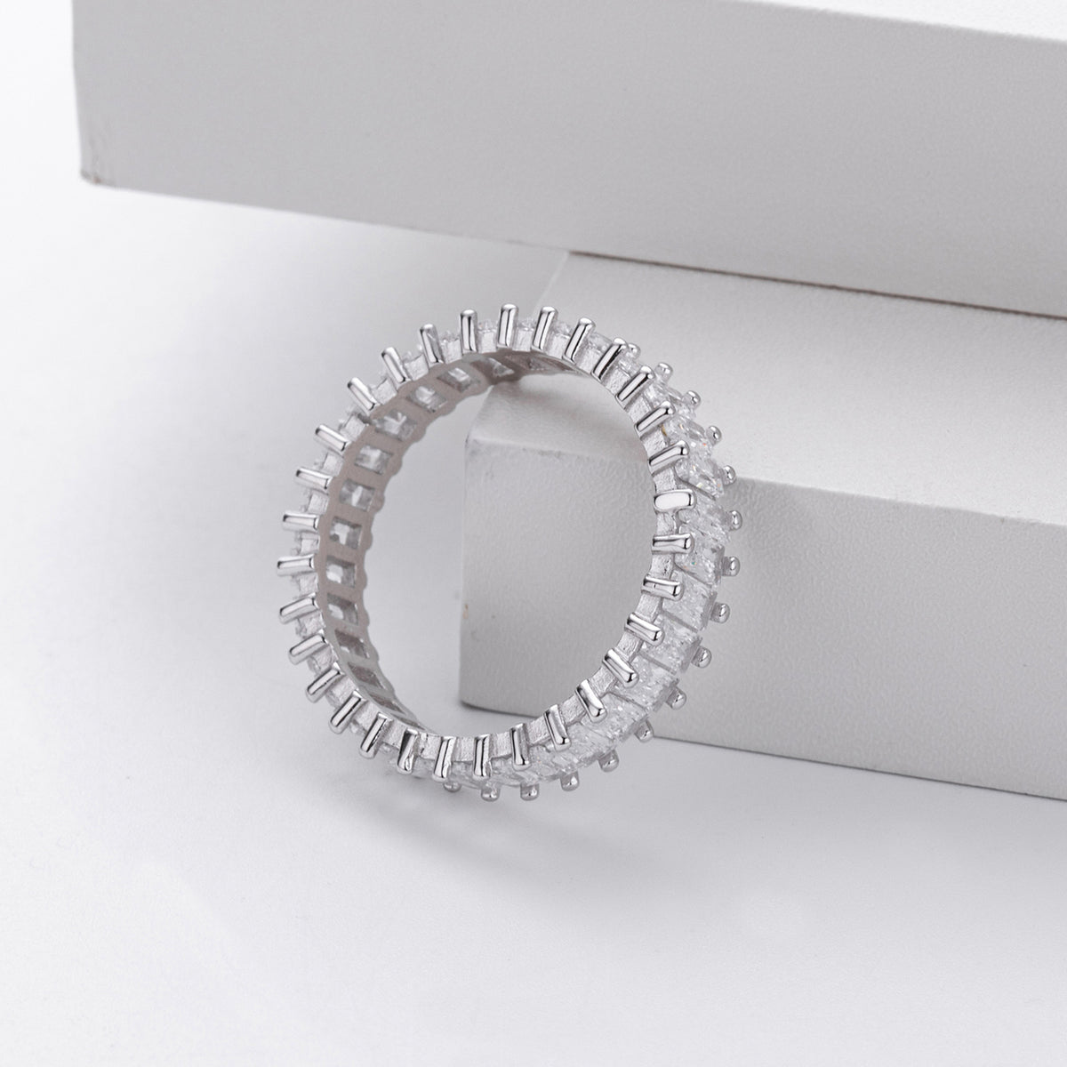 Versatile S925 sterling silver ring with rectangular zircon clusters