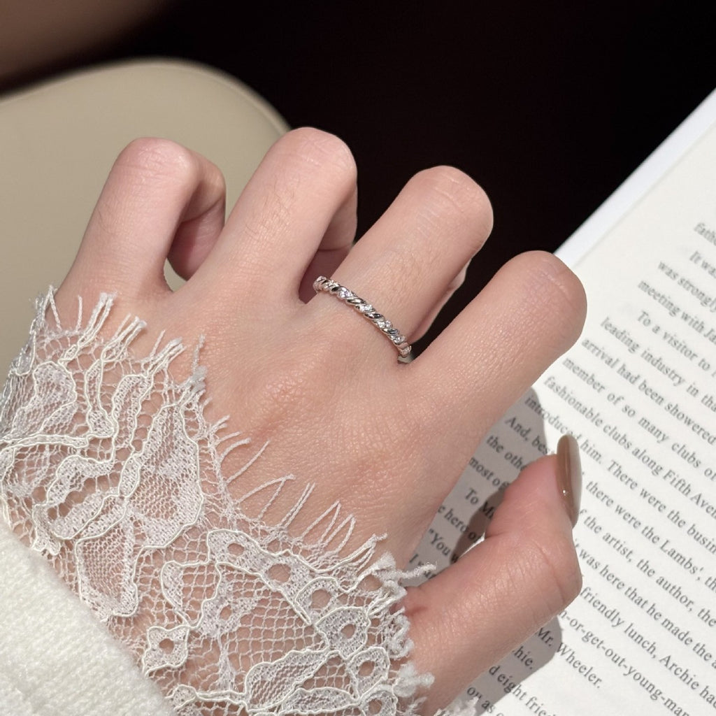 S925 Sterling Silver Moissanite Twisted Ring