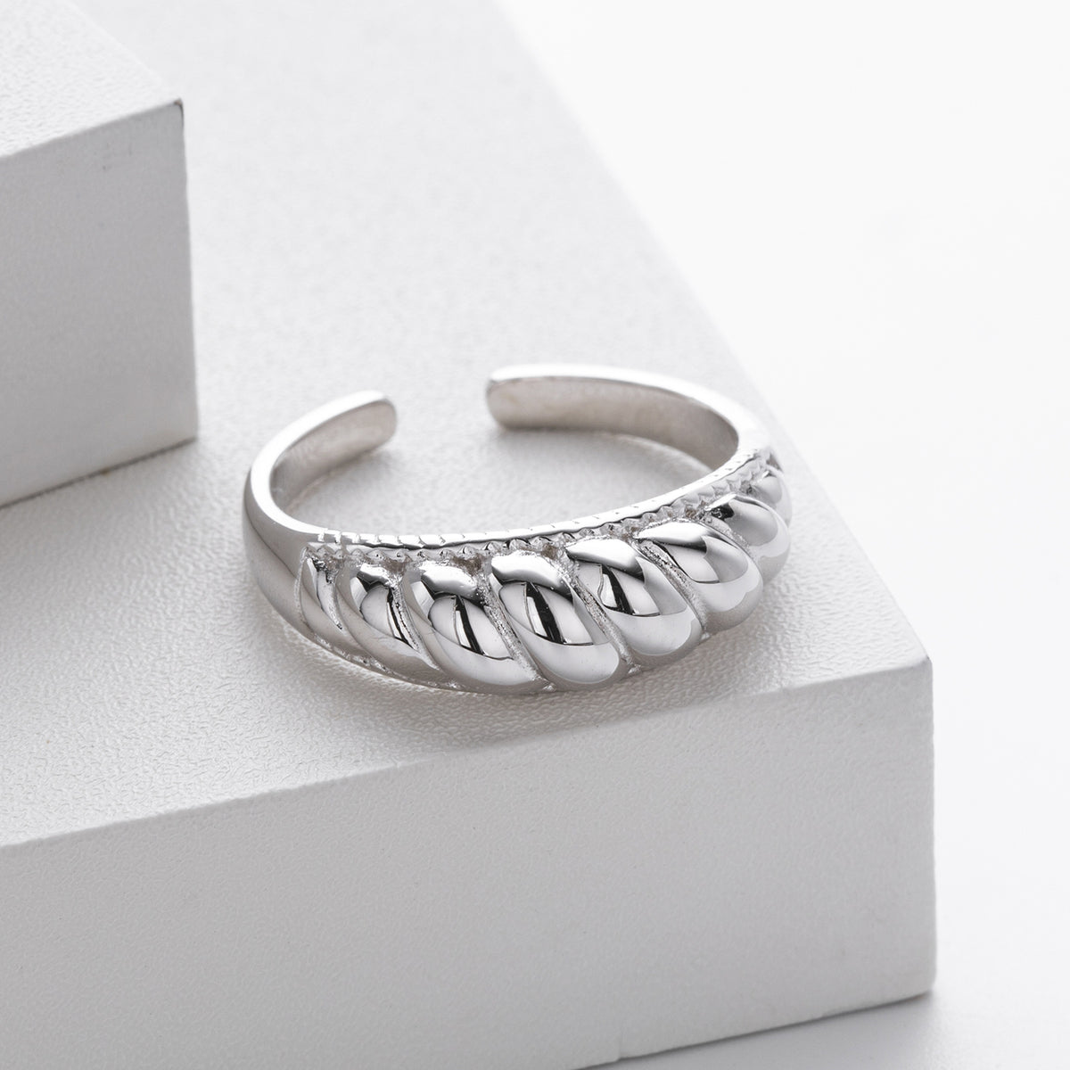 Stylish and simple S925 sterling silver croissant ring