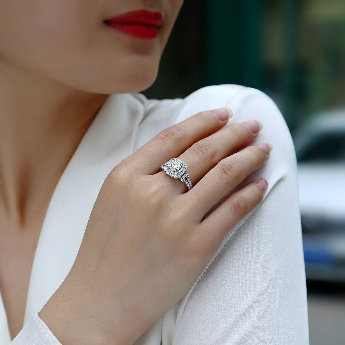 S925 Silver Moissanite Ring with Elaborate Setting
