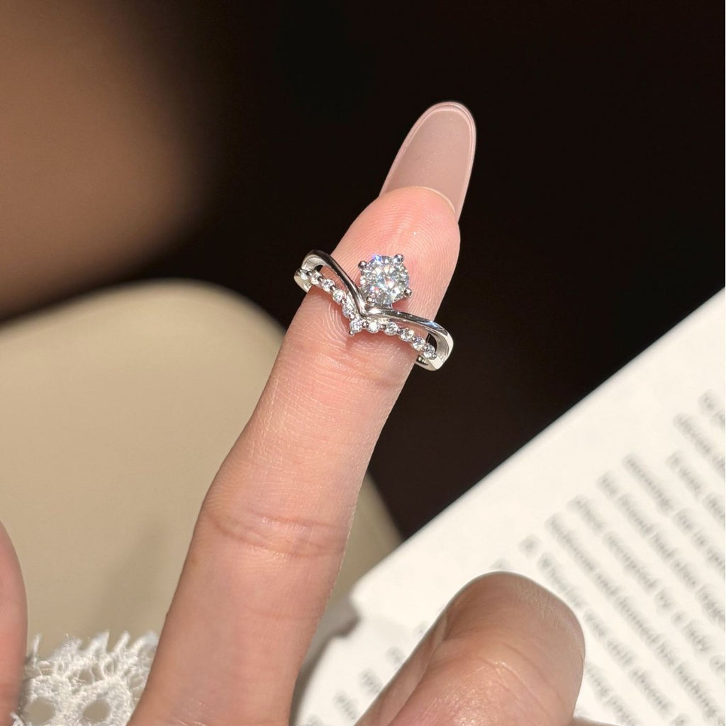 S925 Sterling Silver V-Shaped Princess Crown Moissanite Ring
