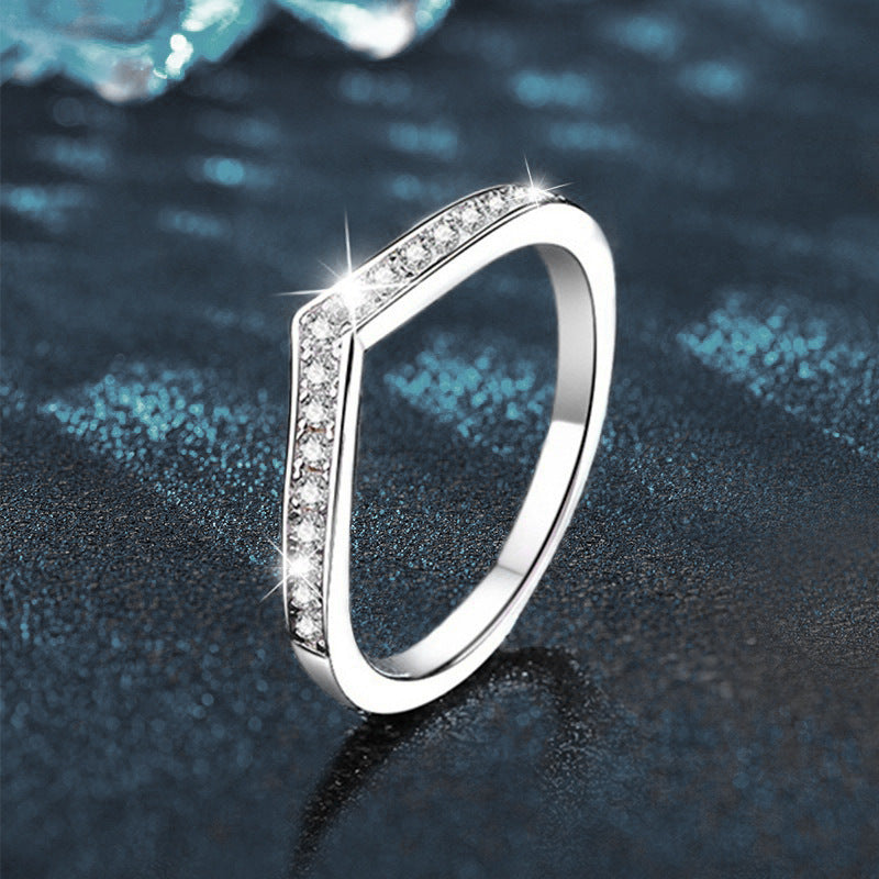 925 Sterling Silver V-Shaped Moissanite Palette Ring