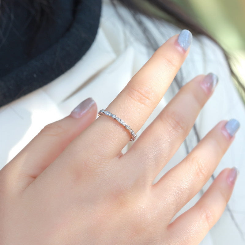 S925 Sterling Silver Thin-Band Moissanite Ring