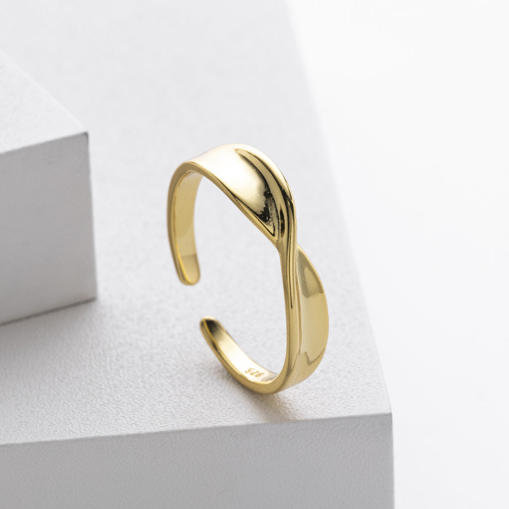 Möbius strip S925 sterling silver ring, fashionable and unique minimalist twisted pattern ring