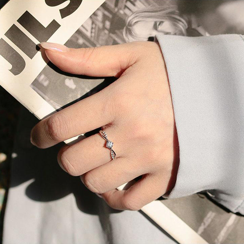 S925 Sterling Silver Classic Interwoven Four-Claw Moissanite Ring