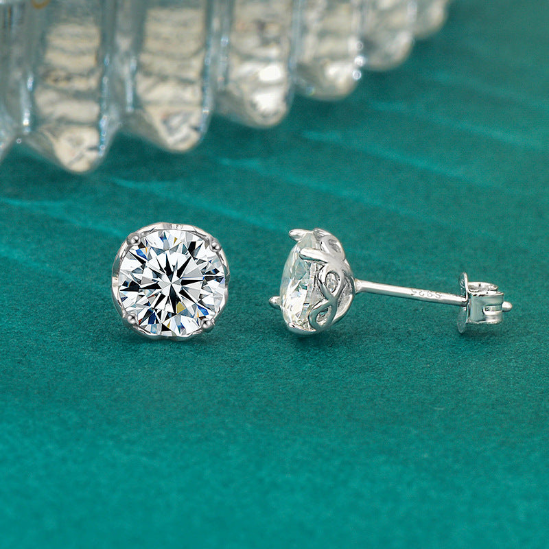 Simple and versatile moissanite 925 sterling silver classic four-prong stud earrings