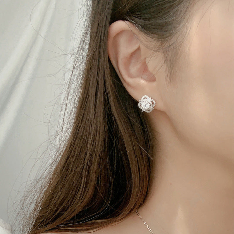 925 Sterling Silver Four-Leaf Clover Stud Earrings — Stylish & Sophisticated Moissanite