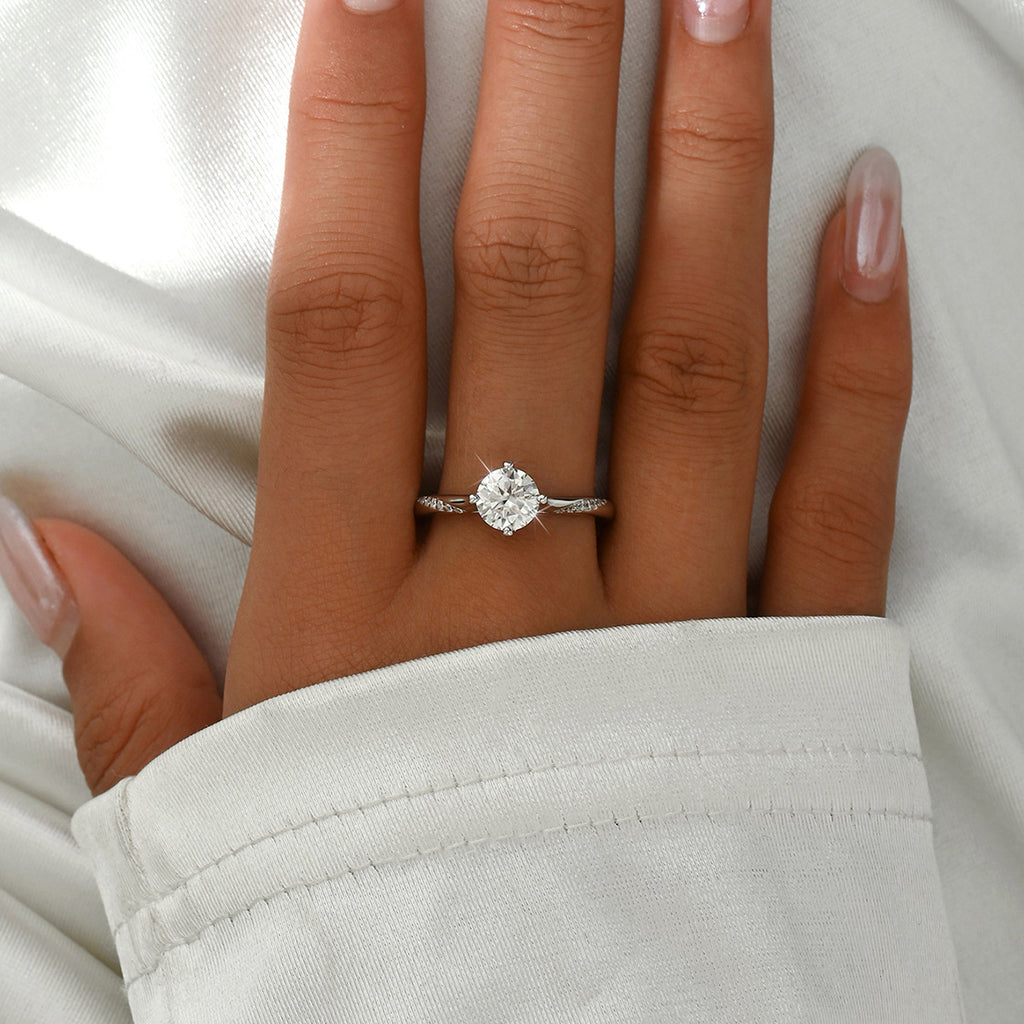S925 Sterling Silver Four-claw Moissanite Ring Simple Engagement Ring