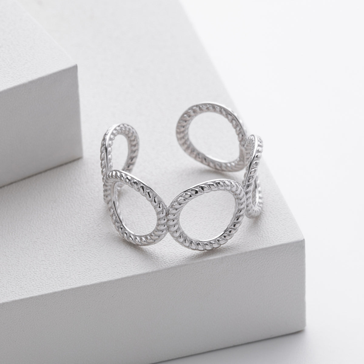 Stylish and unique braided band ring in S925 sterling silver