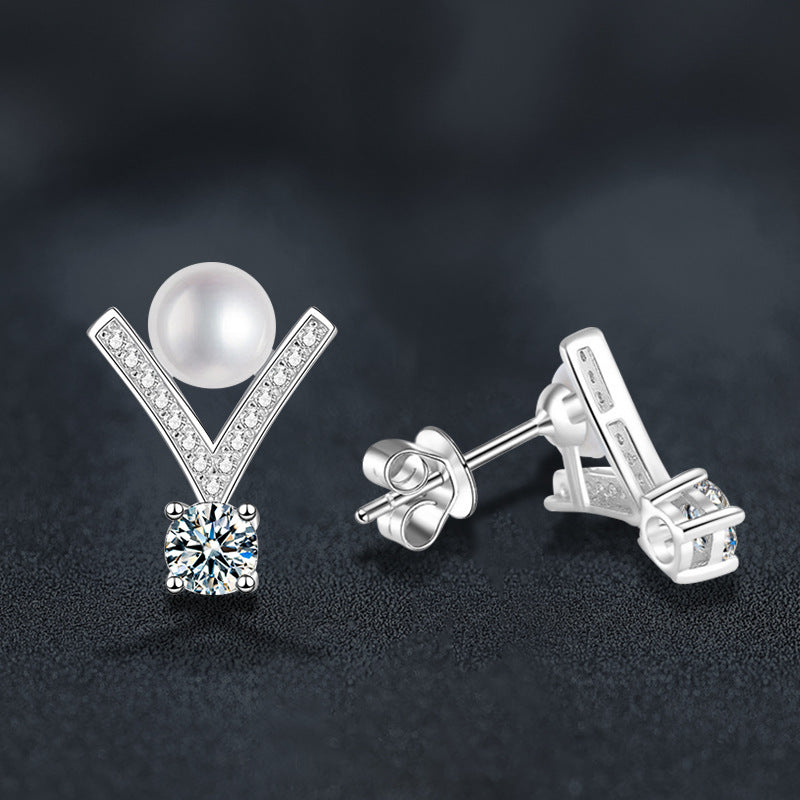 S925 sterling silver V-shaped pearl stud earrings set with D-color moissanite