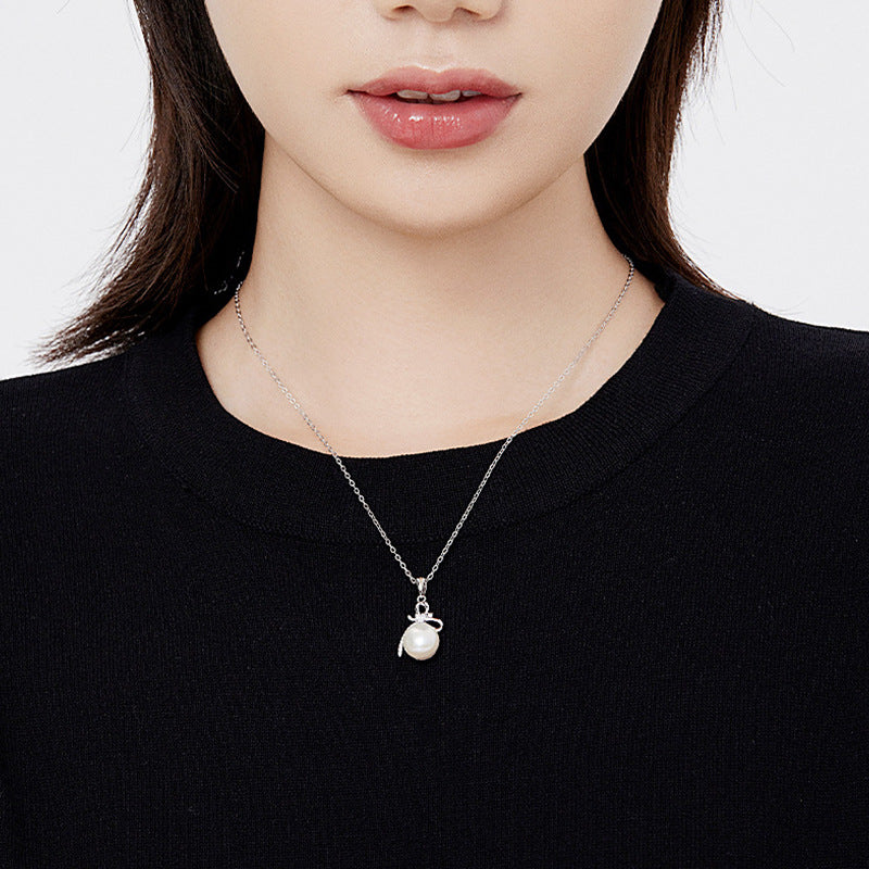 S925 Sterling Silver Natural Freshwater Pearl Moissanite Bow Pendant Necklace