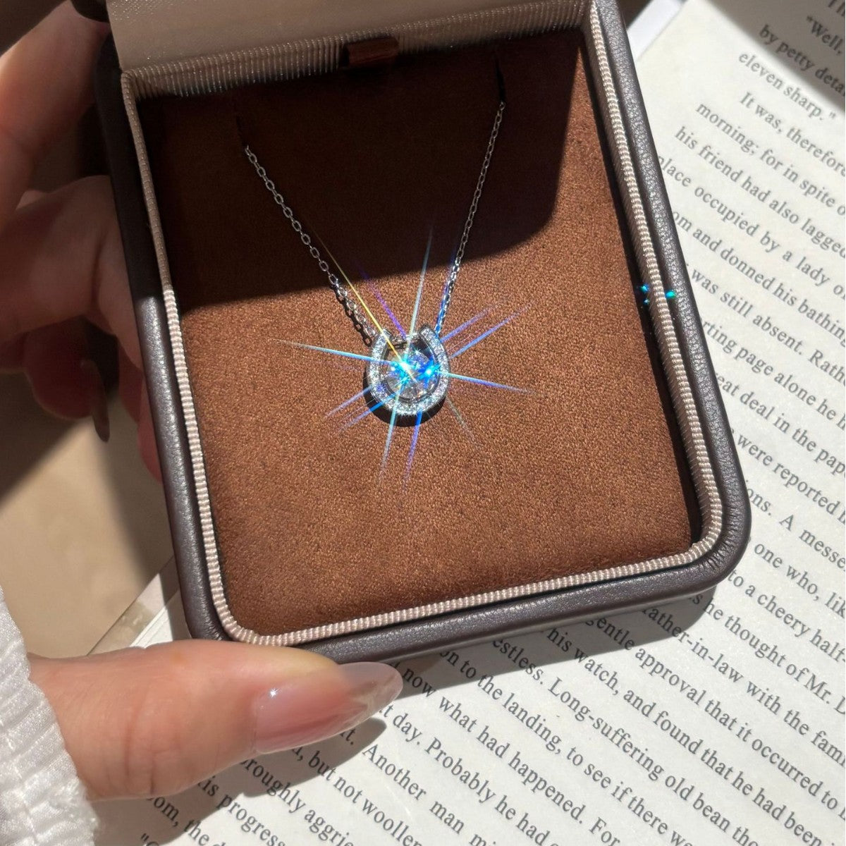S925 Sterling Silver Moissanite Horseshoe Pendant Necklace