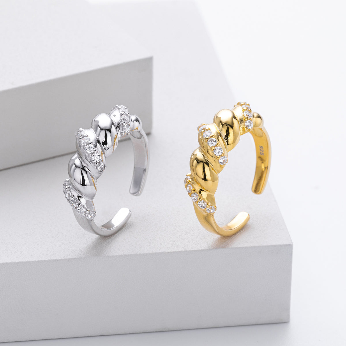 S925 Sterling Silver Ring with Zirconia Inlay, Croissant Braid Pattern