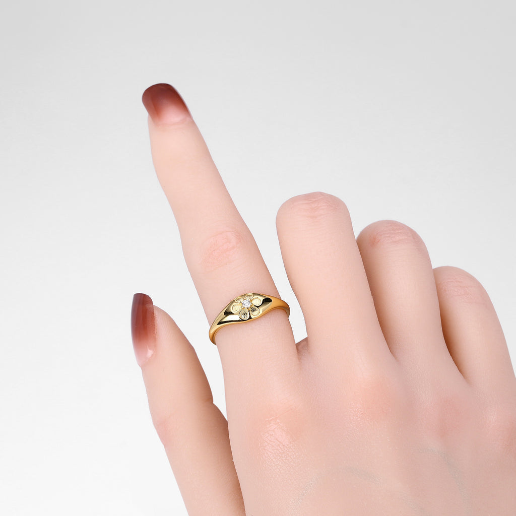 Versatile S925 sterling silver ring with sparkling diamonds and a small floral design