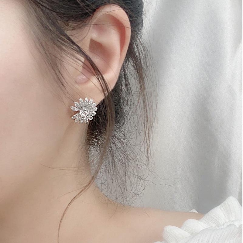 S925 Silver-Post Daisy Flower Stud Earrings with Moissanite