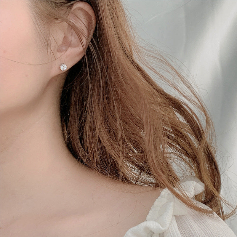 Four-claw Moissanite 925 sterling silver earrings