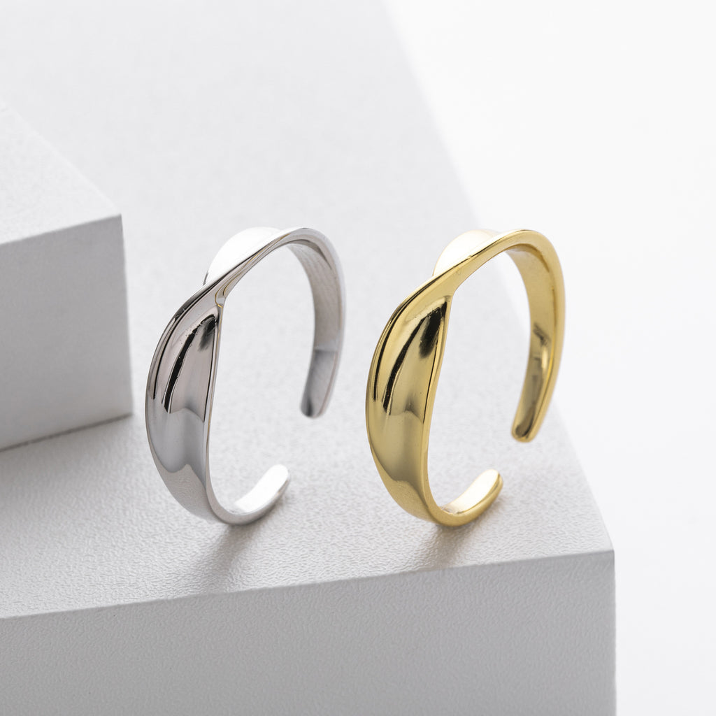 Möbius strip S925 sterling silver ring, fashionable and unique minimalist twisted pattern ring